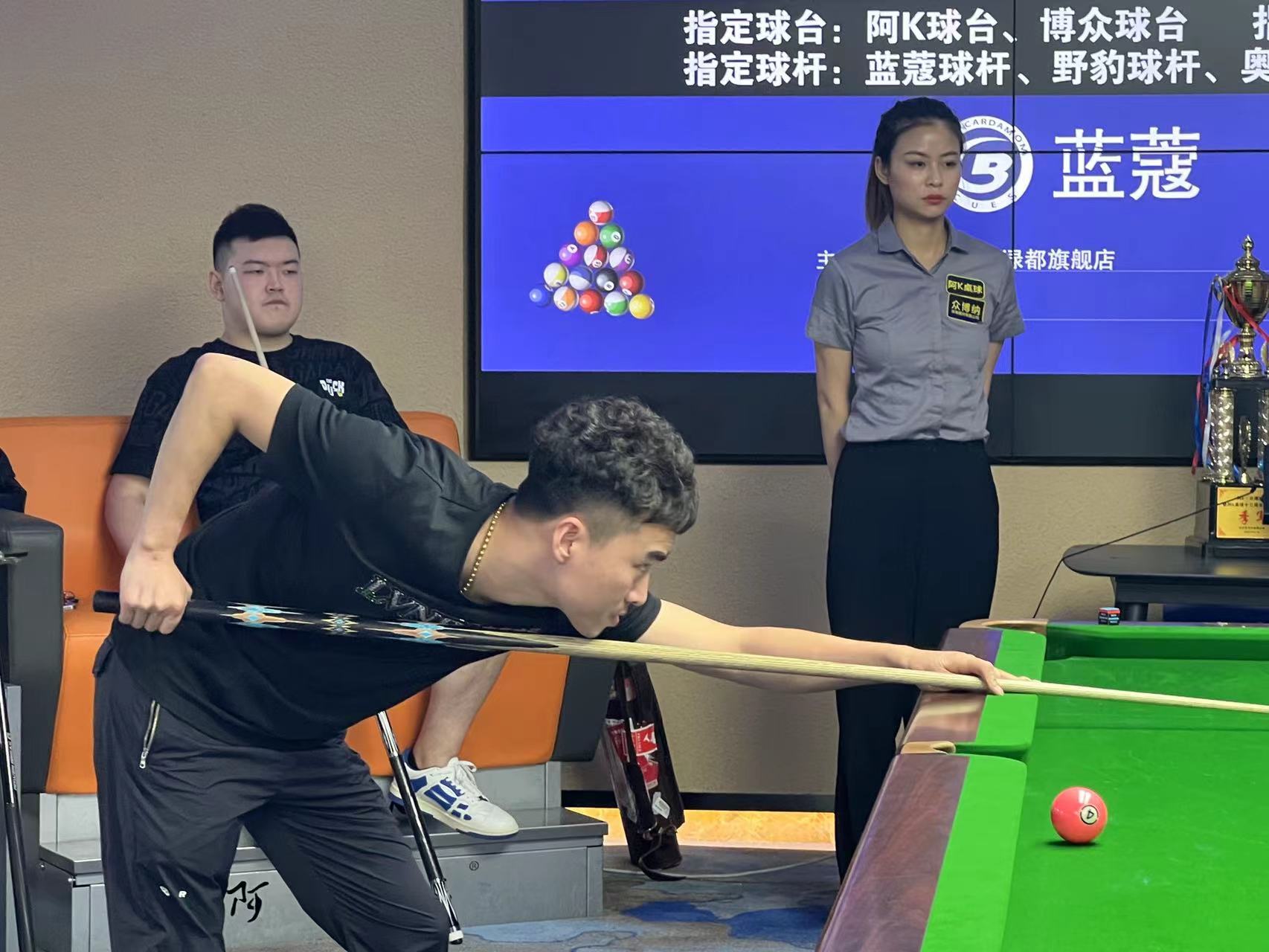 她依然能够 她依然能够