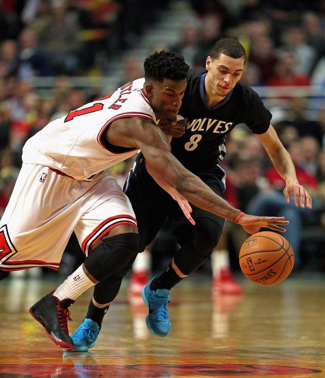 火箭距离冠 火箭距离冠