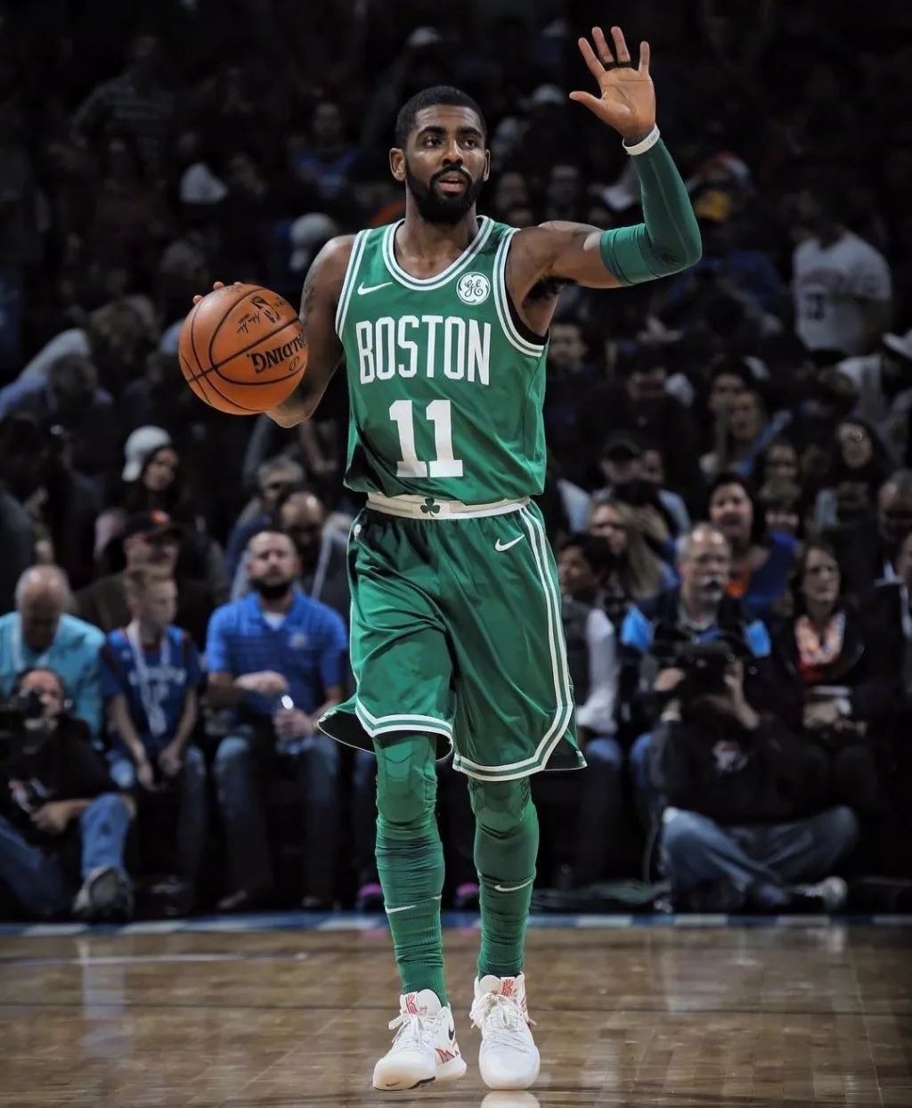 镜头压低视 镜头压低视